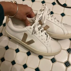 Veja esplar gold metallic